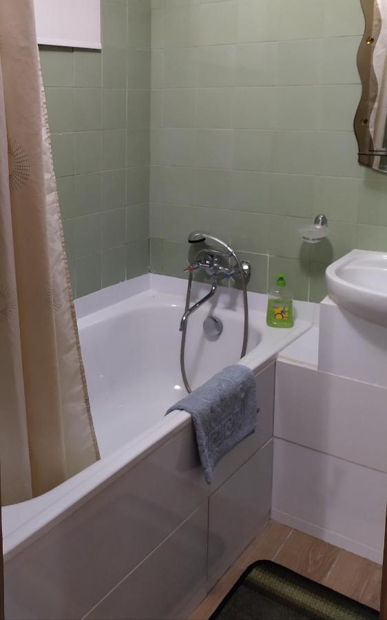 3- Х Комнатная Квартира В Центре Rivne Ngoại thất bức ảnh